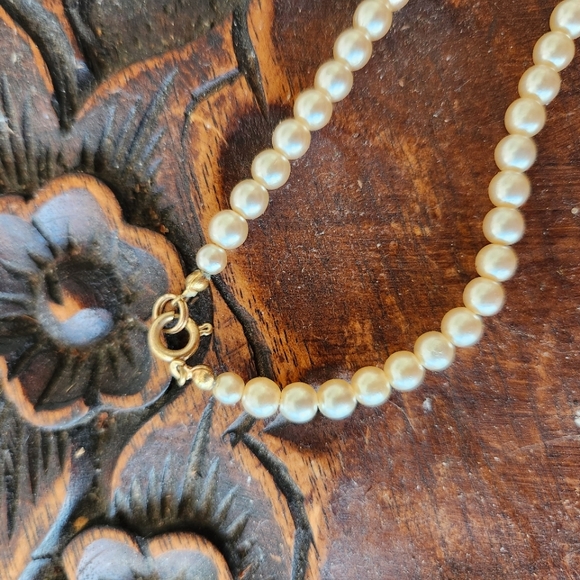 Vintage 1940s Bow Rhinestone and Pearl Necklace - Picture 3 of 8